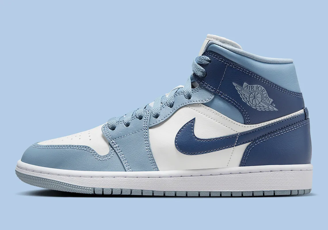 The women’s Air Jordan 1 Mid is embracing a blue color palette.